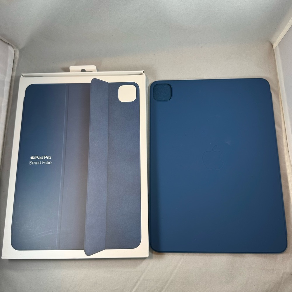 Apple 11" iPad Pro Smart Folio Case - Alaskan Blue
